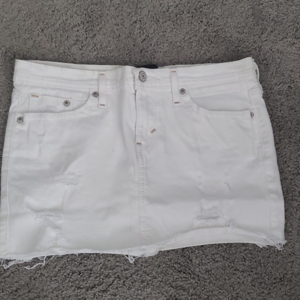 Levi's white mini skirt